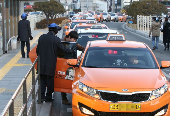 south-korean-taxi-companies-introduce-official-puke-tax-91706_1.jpg